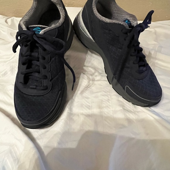 NWOB Abeo Allbirds Pro Sneakers - Picture 1 of 13